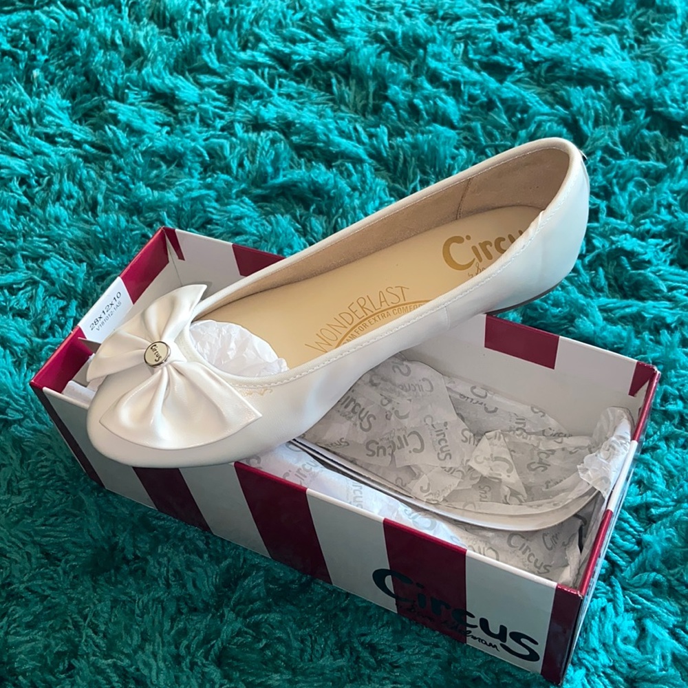 Sam Edelman leather white flats size 8 new in box